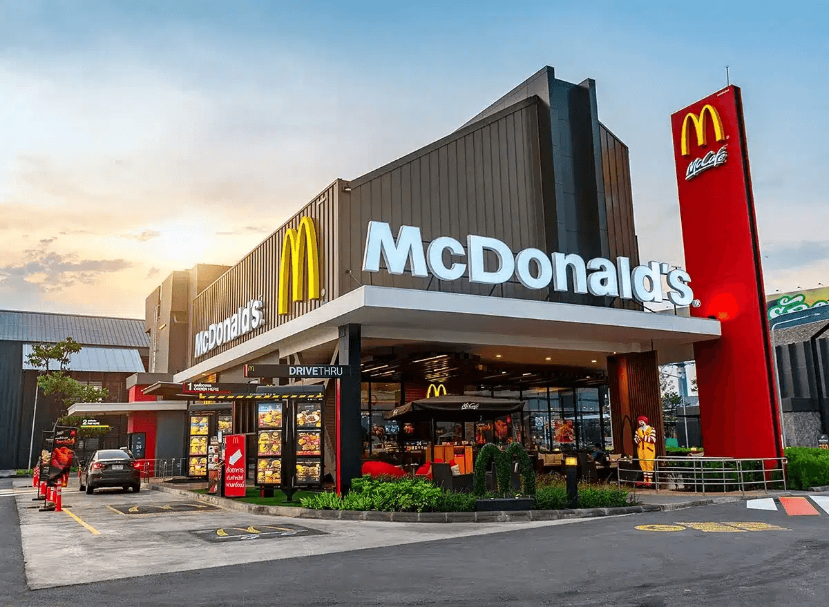McDonald’s là một chuỗi cửa hàng thức ăn nhanh có quy mô rộng lớn