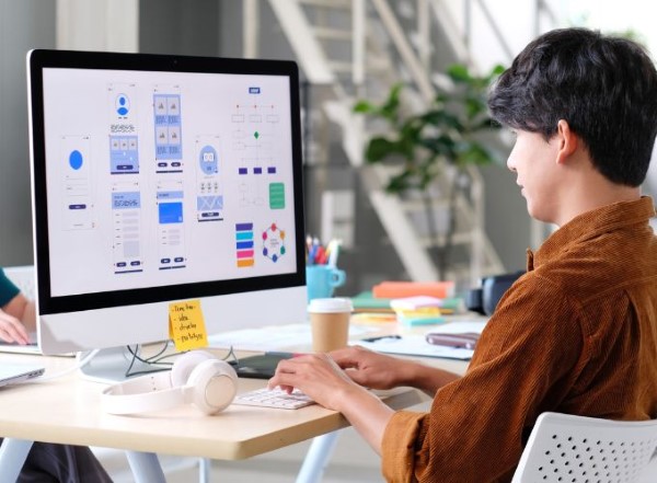 Trải nghiệm người dùng (UX) là một yếu tố quan trọng trong SEO