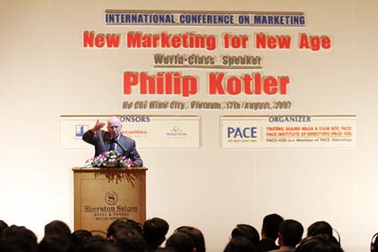 Ngày 16/08/2007, Philip Kotler - huyền thoại Marketing đến Việt Nam